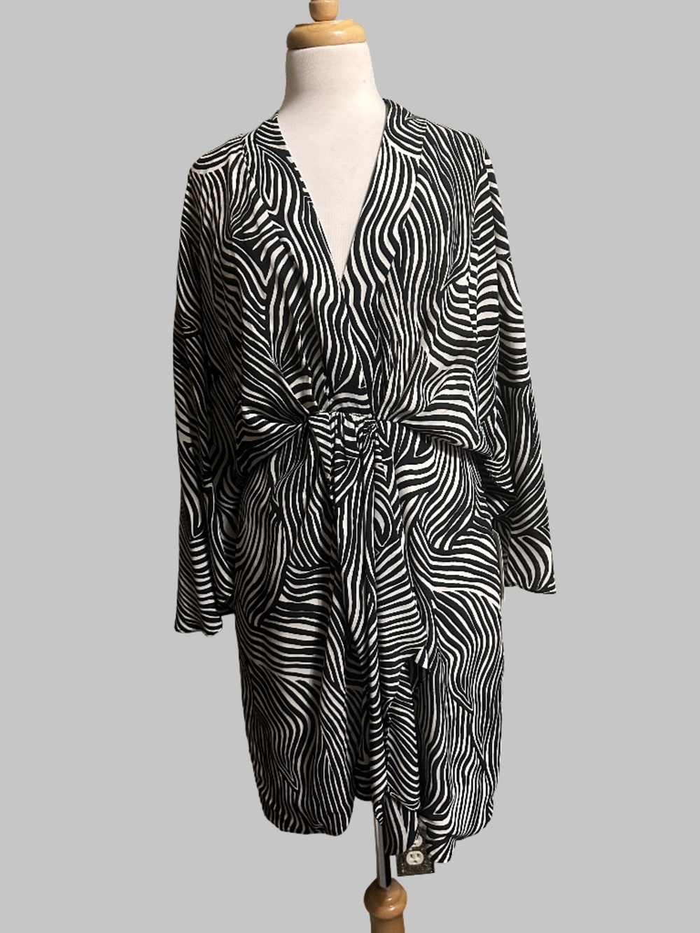 Bailey 44 Cherry Zebra Print Kimono Sleeve, Tie Front Dress Large NWT